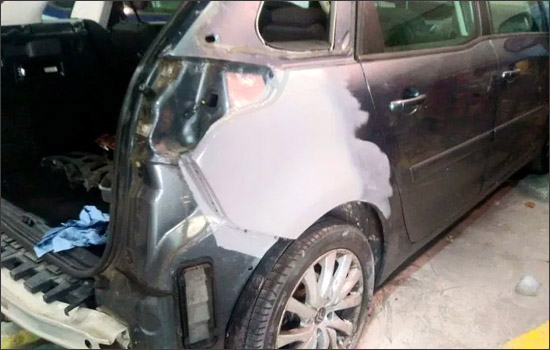 Reparación de carrocería de un Citroën C4 Picasso: imagen 13