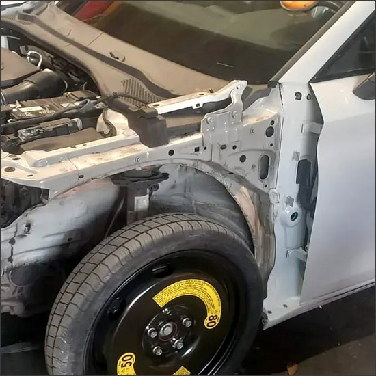 Reparación de carrocería de un CUPRA León: imagen 2